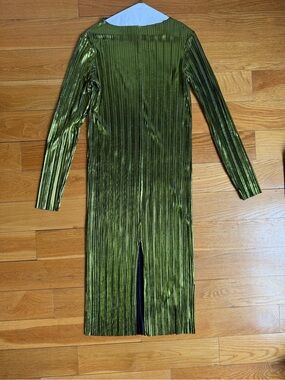 NWOT Shimmery Metallic Green Pleated Long Sleeve Midi Dress